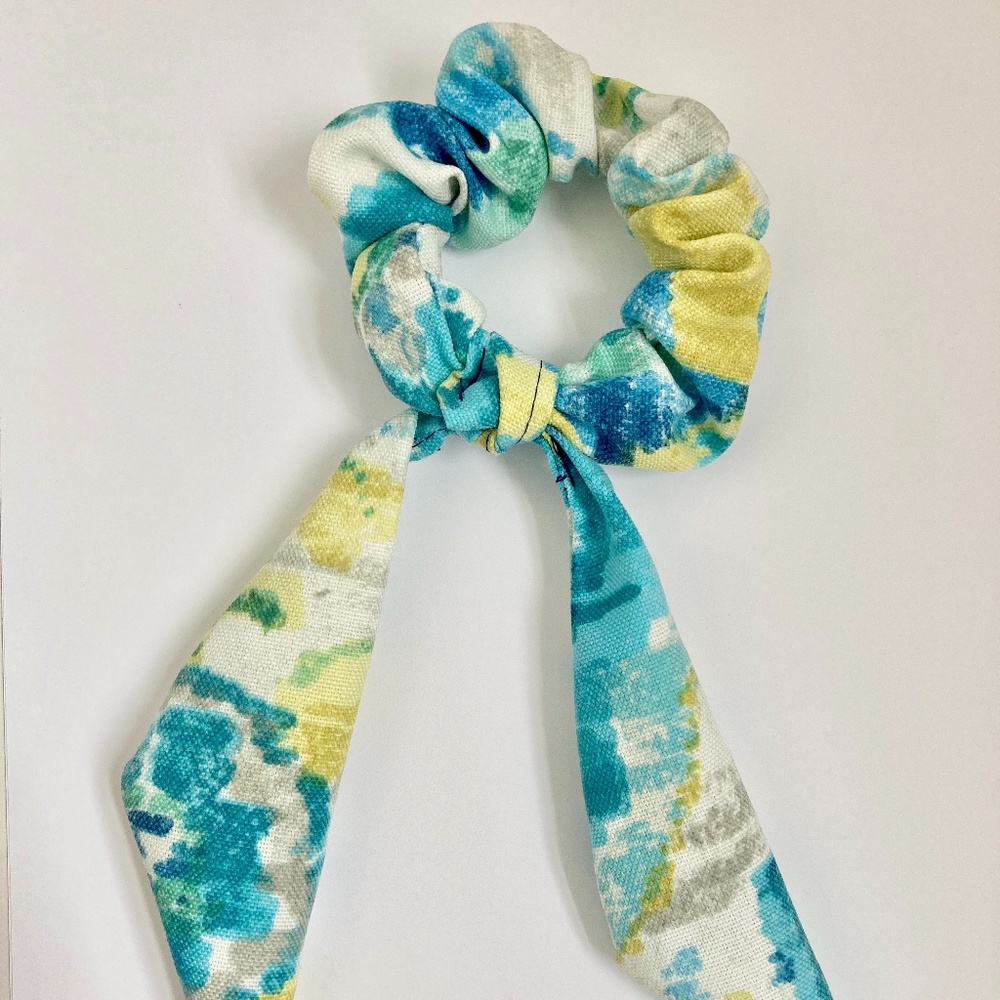Bow Scrunchie - Picture 2 of 3